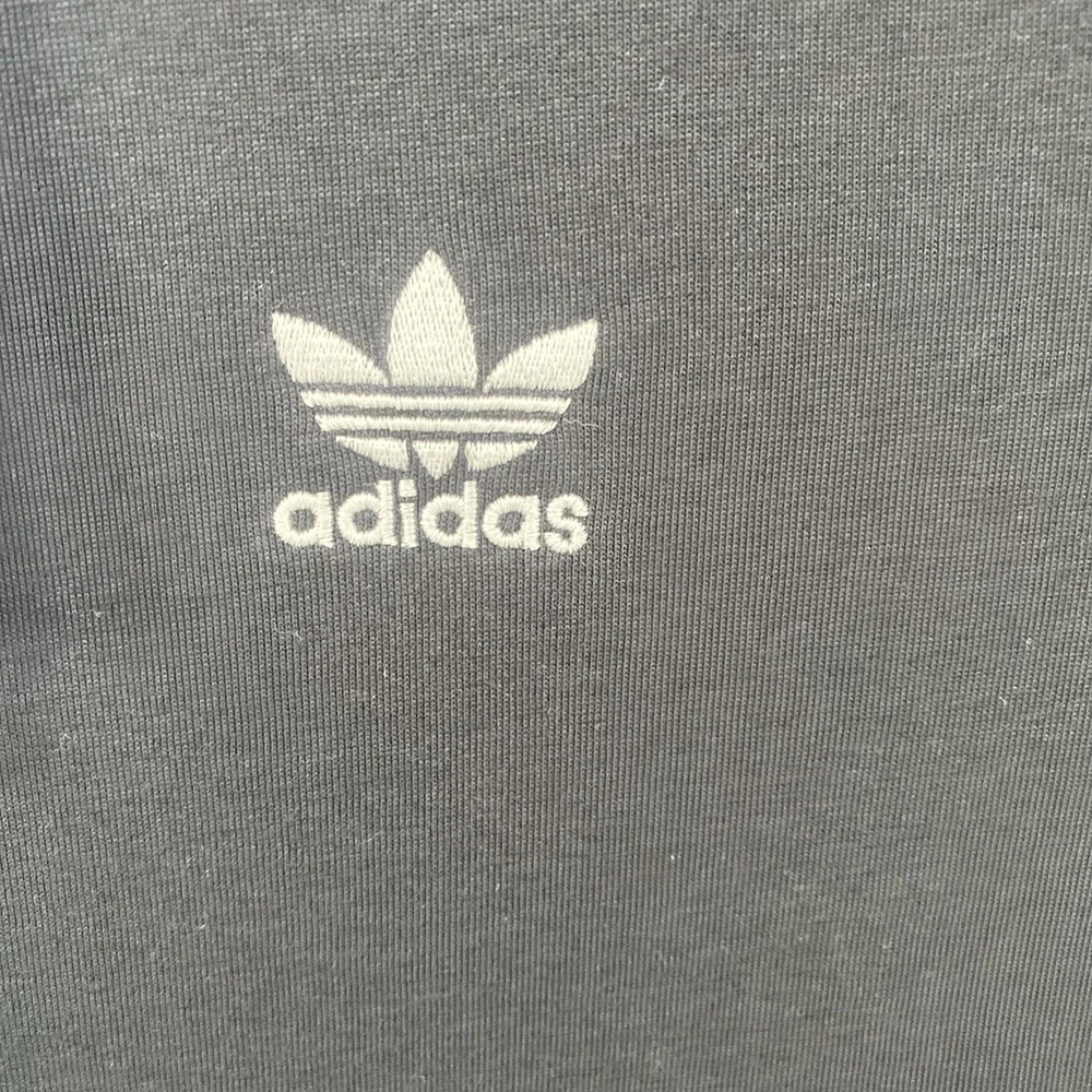 New With Tags Black Adidas Originals Mens t-shirt Size Medium C123